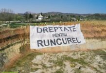 După ce li s-au luat casele și terenurile, localnicii de la Runcurelu primesc apă de la cisternă
