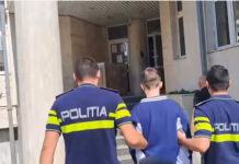 Adolescent reținut după ce și-a înjunghiat bunica, de față cu tatăl lui