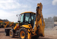 Excavator furat din Tismana, găsit în Reșița! Un localnic a ajuns în arest