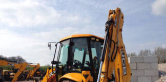 Excavator furat din Tismana, găsit în Reșița! Un localnic a ajuns în arest