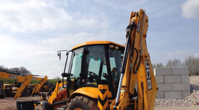 Excavator furat din Tismana, găsit în Reșița! Un localnic a ajuns în arest