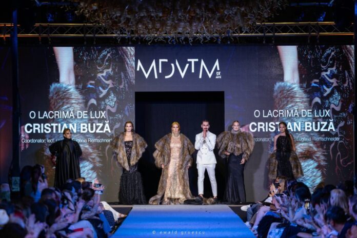 De la Târgu Jiu, pe catwalk-ul național! Cristian Buză cucerește moda românească cu „O lacrimă de lux”
