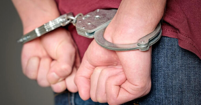 Reținut după ce și-a distrus brățara de monitorizare electronică