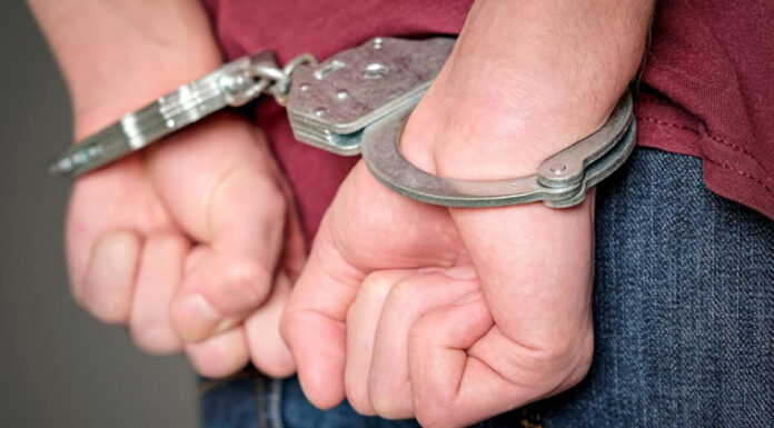 Reținut după ce și-a distrus brățara de monitorizare electronică