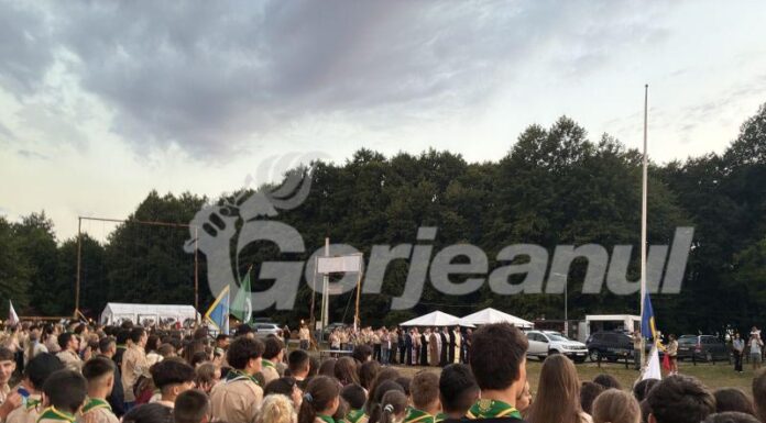 Sute de cercetași, la Arcani! Mica localitate aproape și-a dublat populația!