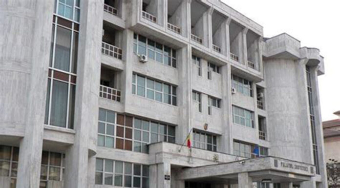 Bărbatul acuzat că a violat o studentă și unul dintre complicii lui nu mai vor să stea în arest