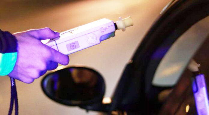 Bărbat din Timiș, băut și fără permis, prins în timp ce conducea o mașină pe străzile din Gorj