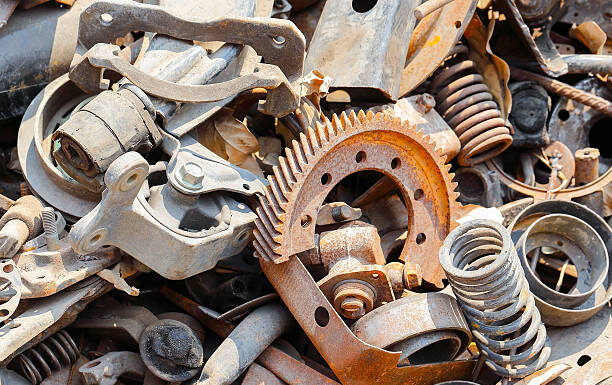 Doi bărbați din Gorj, cercetați pentru evaziune fiscală după ce au vândut fier vechi