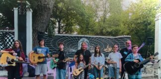 Lecție de folk în parc, cu Emeric Imre, la Târgu Jiu