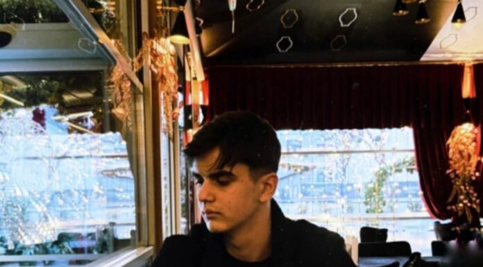 Din Bustuchin, direct pe scena mare! Ionuț Ancuța face artă grafică pentru campioni