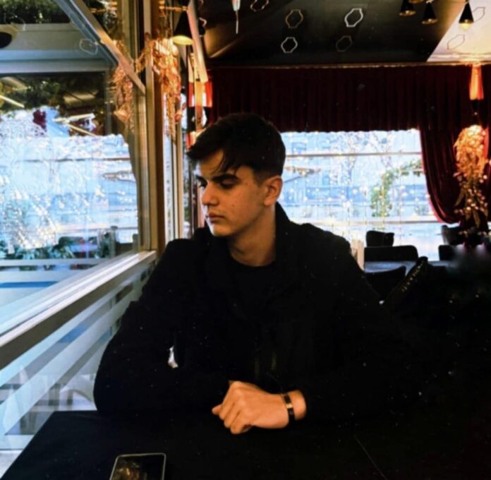 Din Bustuchin, direct pe scena mare! Ionuț Ancuța face artă grafică pentru campioni