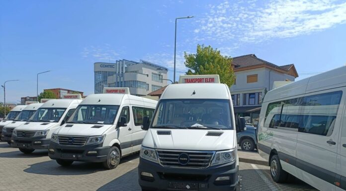 Microbuze electrice pentru elevii din 11 localități din Gorj