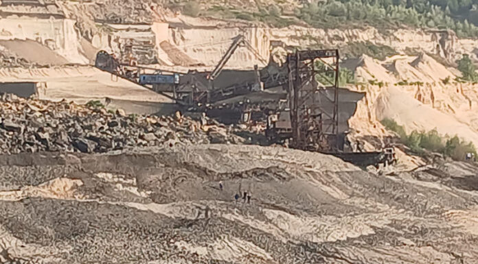 De ce nu sunt prejudicii și nici vinovați în cazul utilajelor înghițite de pământ în cariera Pinoasa!