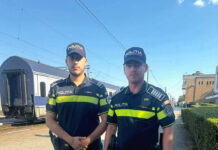 Bătrân salvat de doi polițiști, în tren