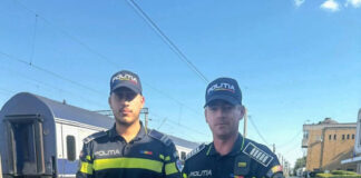 Bătrân salvat de doi polițiști, în tren