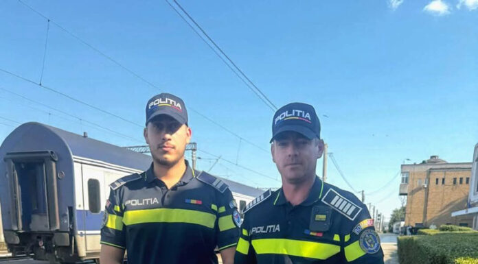 Bătrân salvat de doi polițiști, în tren