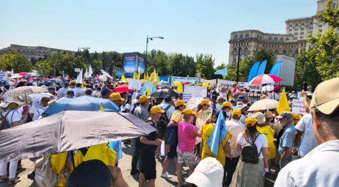 Protest al sindicaliștilor din Educație în fața Parlamentului. Participă și cadre didactice din Gorj