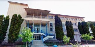 Bărbatul acuzat că a agresat sexual o fată de 15 ani, adus astăzi în fața judecătorilor