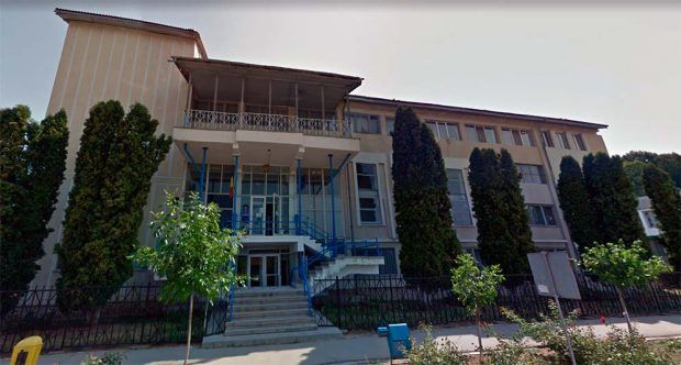 Arestat la domiciliu, după ce și-a vizitat soția la locul de muncă