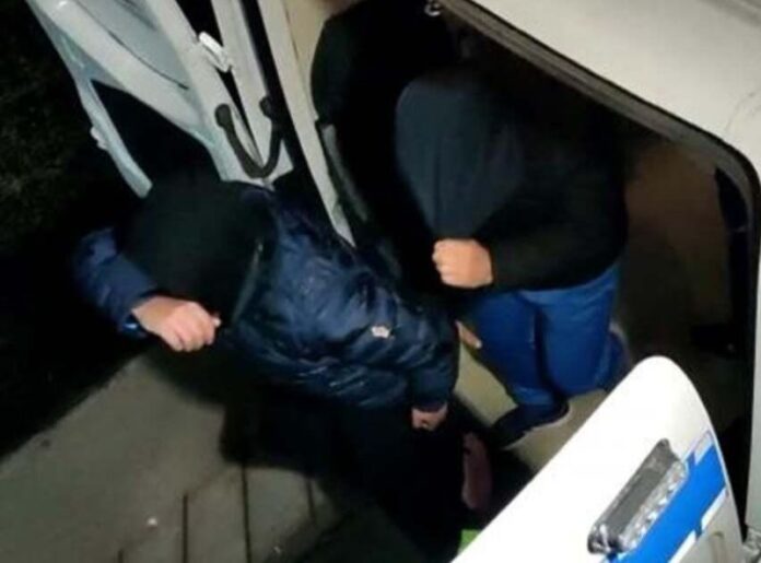 Reținuți după ce au furat banii din casa unui târgujian