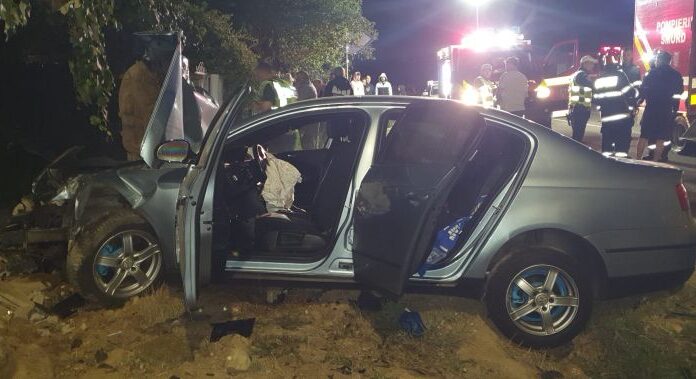 Accident cu nouă victime, după ce un microbuz s-a ciocnit cu o mașină, la Câlnic