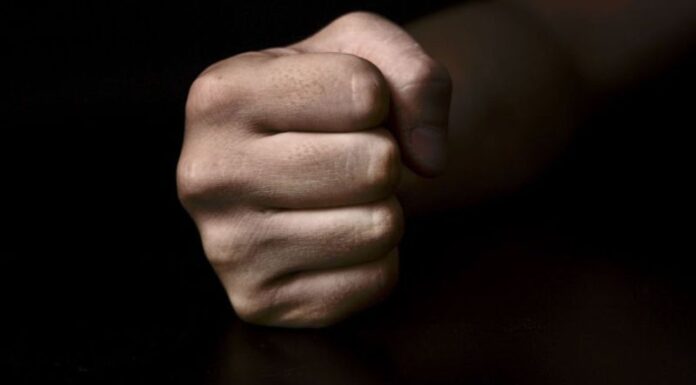 Târgujian amenințat cu moartea în propria casă