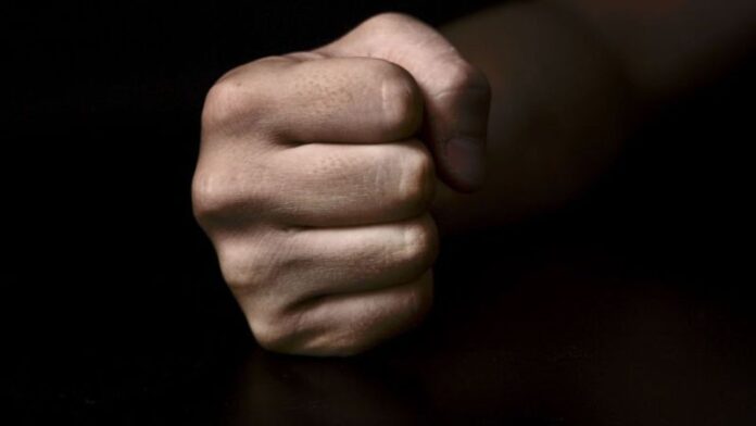 Târgujian amenințat cu moartea în propria casă