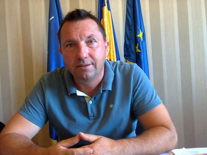 Dialog la răscruce de anotimp cu Domnul Prof. Dănuţ Birău, Primarul Oraşului Târgu-Cărbuneşti, Gorj – ,,Avem un program cultural-artistic cu această îmbinare între partea religioasă de la mănăstire, cu partea cultural-artistică din pădurea «Stejeret» şi cu întreceri sportive”!