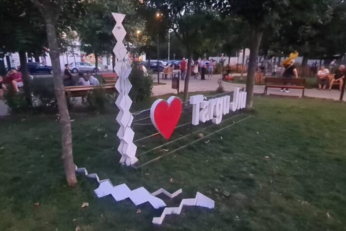 Mobilier urban vandalizat în Parcul Lido din Târgu Jiu