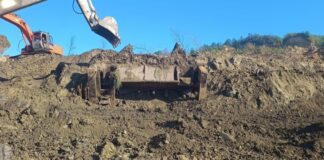 Surpările de taluz din carierele miniere, ținute sub tăcere de șefii CEO. Încă un utilaj îngropat!