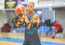 Echipa de baschet în efectiv complet