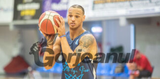 Echipa de baschet în efectiv complet