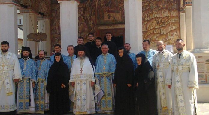 Sfântă Liturghie binecuvântată la Hramul «Adormirea Maicii Domnului», de la Mănăstirea Polovragi – ,,Maica Domnului a fost şi este cea mai sfântă fiinţă de pe faţa pământului! Maica Domnului este a doua după Sfânta Treime sau a patra, după Tatăl, Fiul şi Duhul Sfânt”!