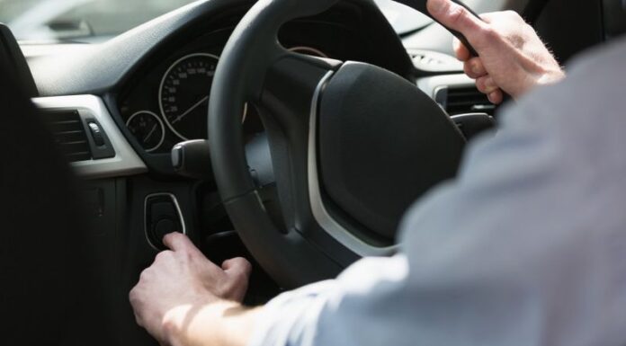 Tânăr din Ciuperceni, condamnat după ce a fost prins conducând fără permis și cu numere false