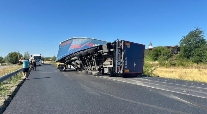 Autotren răsturnat pe centura Severinuluui