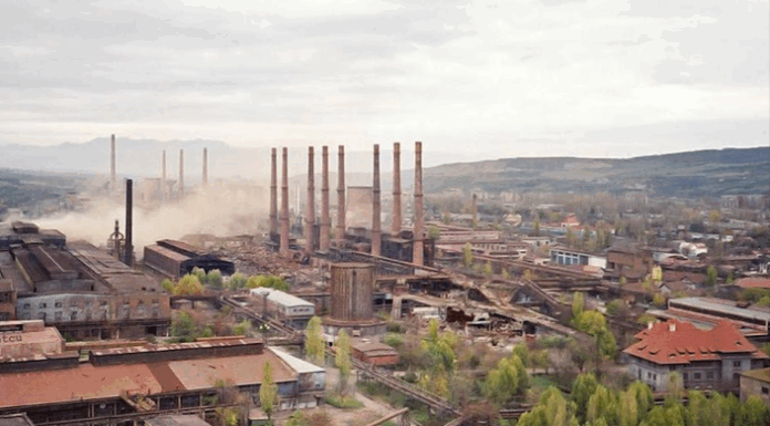 Sute de salariați trimiși în șomaj tehnic