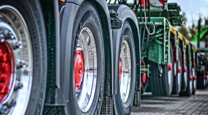 Cum alegi corect anvelopele pentru camioane? Ghid pentru transportatori si soferi profesionisti