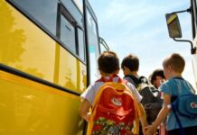 Gorj: Câți bani primesc elevii navetiști ca să ajungă la școală