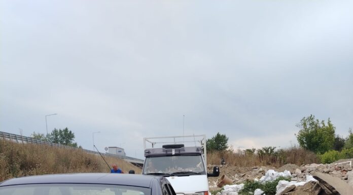 A abandonat deșeuri în zona CET Târgu Jiu. Amendă de 30.000 lei și autovehicul confiscat