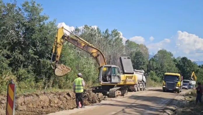 Lucrări în plină desfășurare pe drumul Târgu Jiu-Baia de Aramă