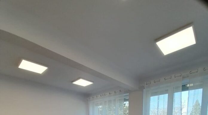 Revedere emoționantă după 60 de ani de la absolvirea liceului din Târgu Cărbunești