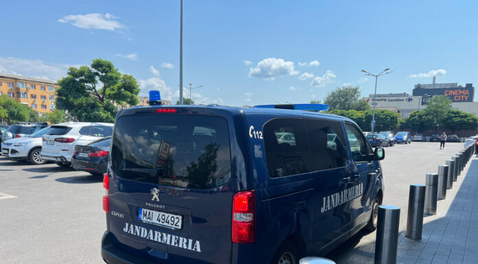 Prinși în timp ce furau din nou din supermarket