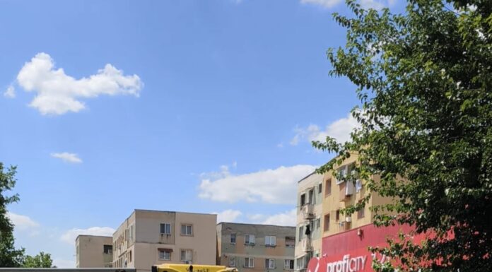 Lucrări de asfaltare într-un nou cartier din Târgu Jiu