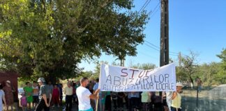 Protest la Bumbești Jiu împotriva poluării din zona carierei de piatră!