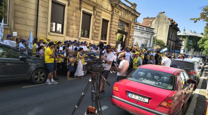 Profesori din Gorj, în stradă la București. A unsprezecea zi de proteste în fața Ministerului Educației