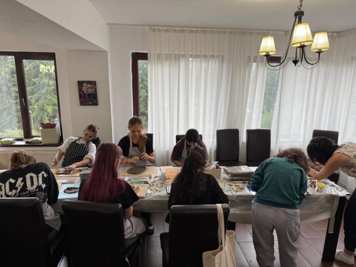 11 elevi talentați din Târgu Jiu, selectați pentru o tabără gratuită de artă la Rânca