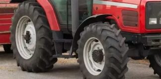 Gestul făcut de un bărbat beat criță, care conducea un tractor neînmatriculat