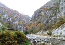 Repere autumnale – LUMEA DE PIATRĂ a Sohodolului, în lumina toamnei