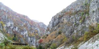 Repere autumnale – LUMEA DE PIATRĂ a Sohodolului, în lumina toamnei