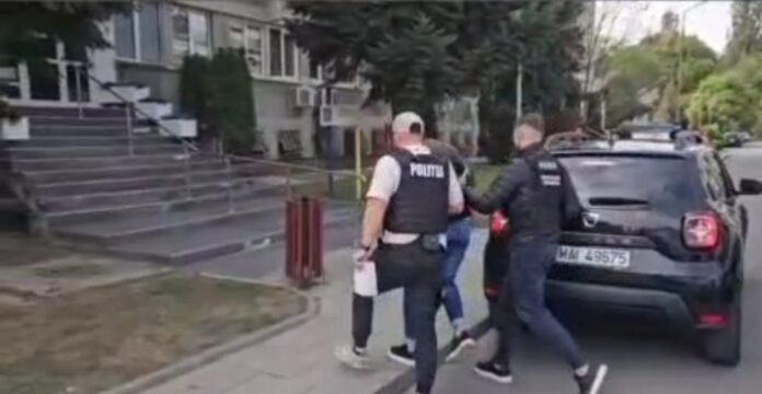 VIDEO: Tânăr de 18 ani, din Târgu-Jiu, arestat după ce a pus o femeie din Dolj să se prostitueze